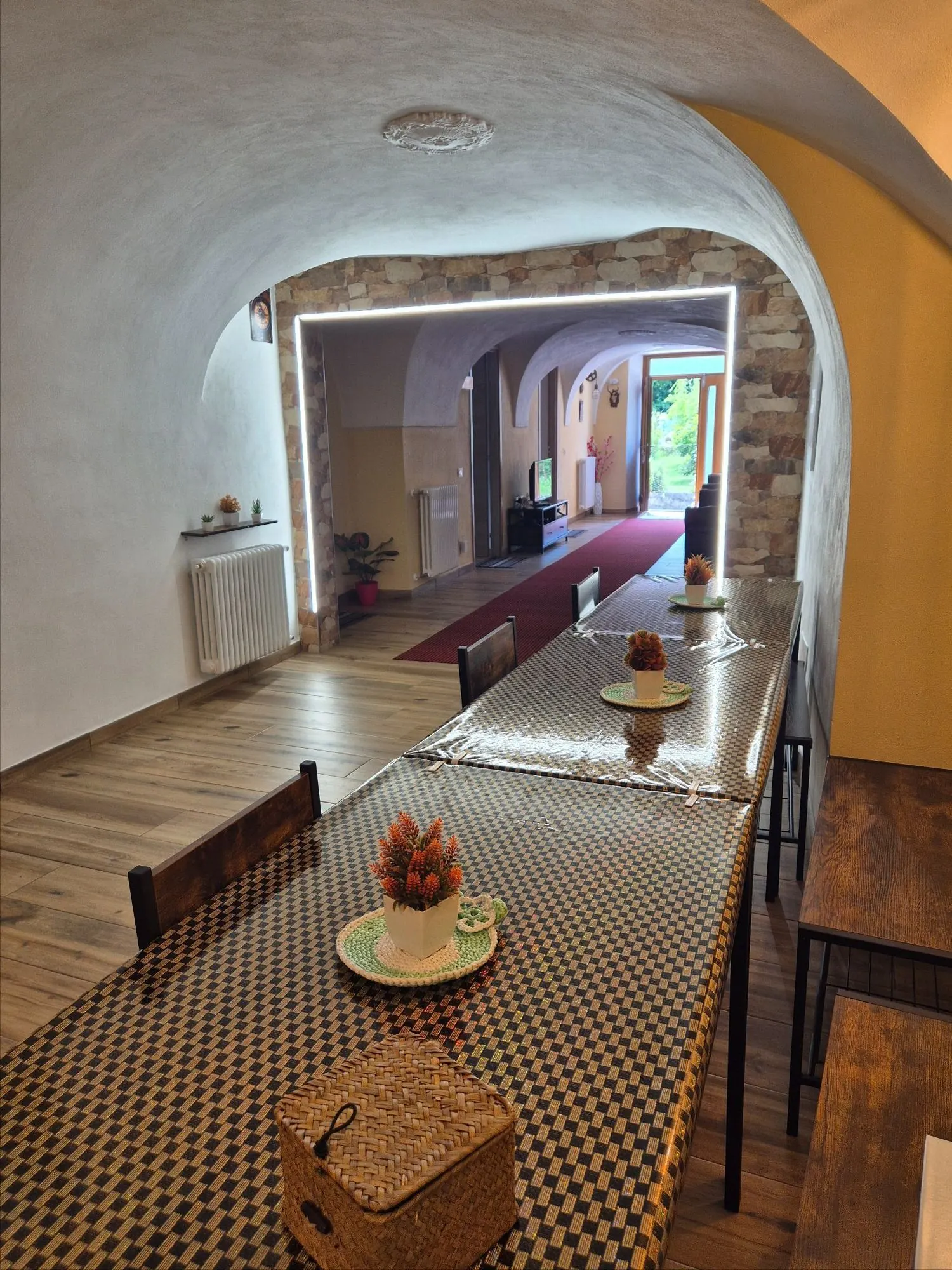 Vaulted dining room at Casa Regina 21