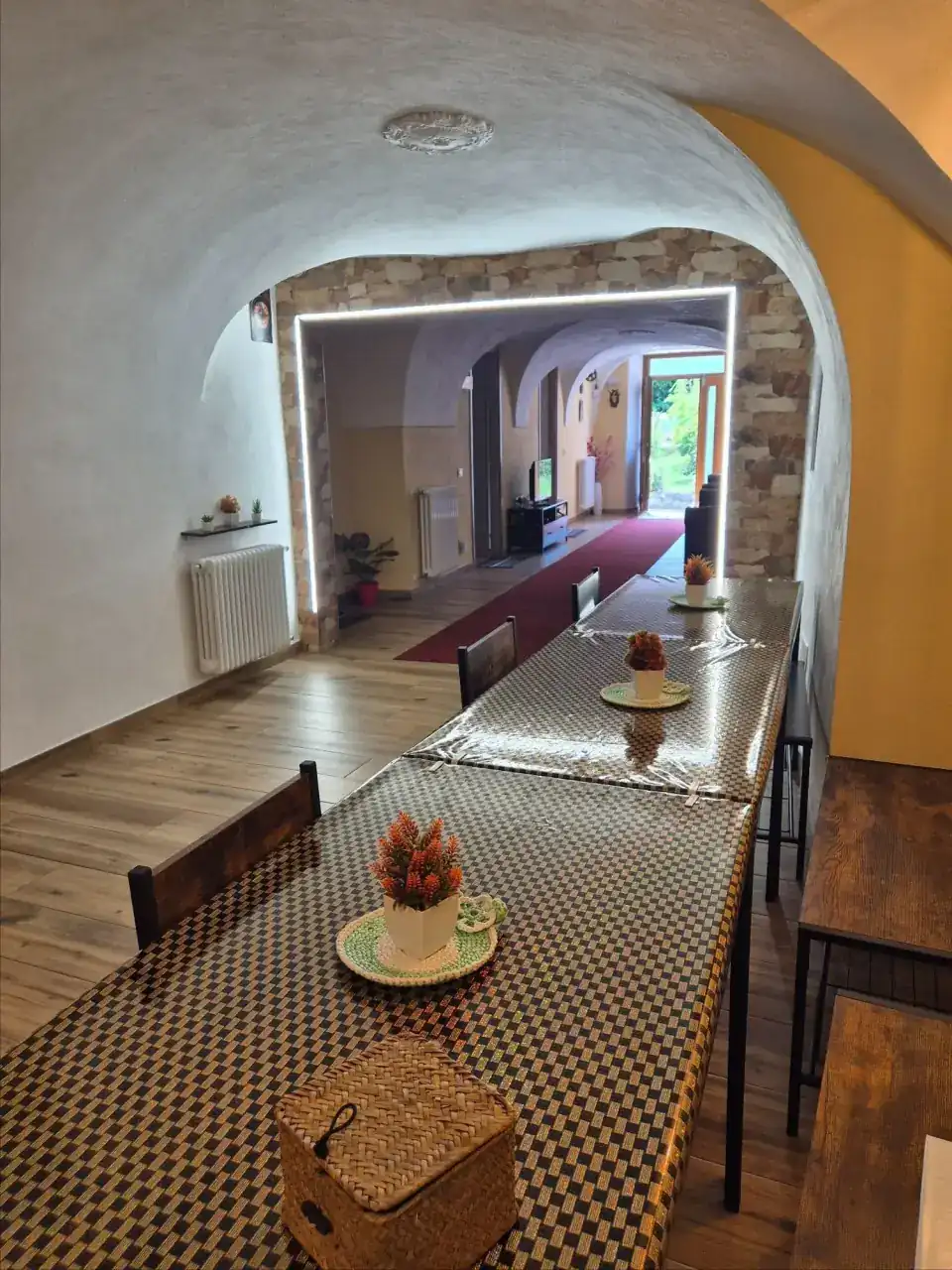 Vaulted dining room at Casa Regina 21