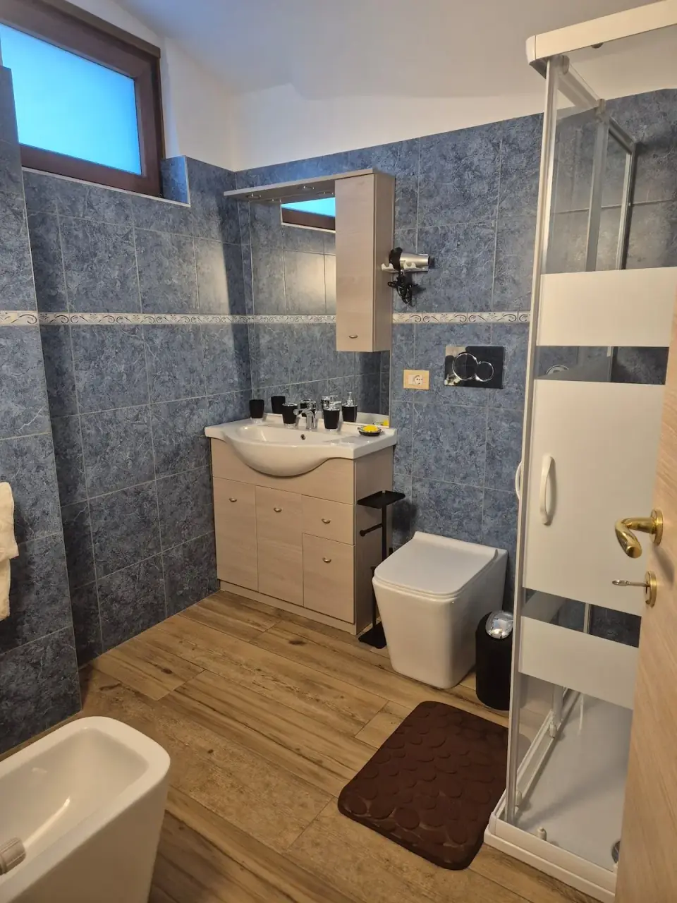 Second full bathroom at Casa Regina 21