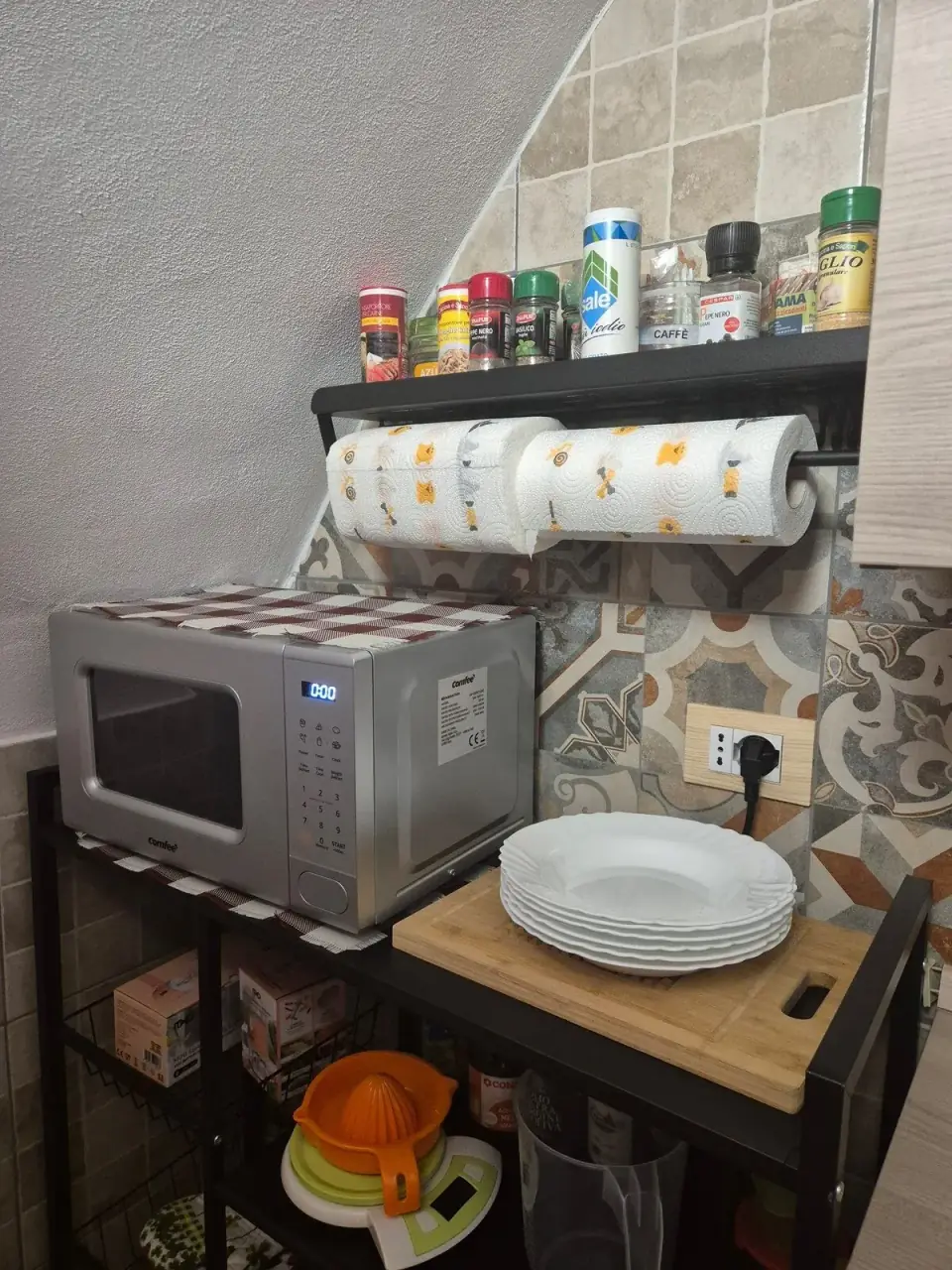Kitchen cabinetry, appliances and work surfaces