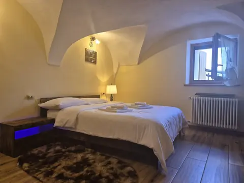 Denise Room: double bed at Casa Regina 21