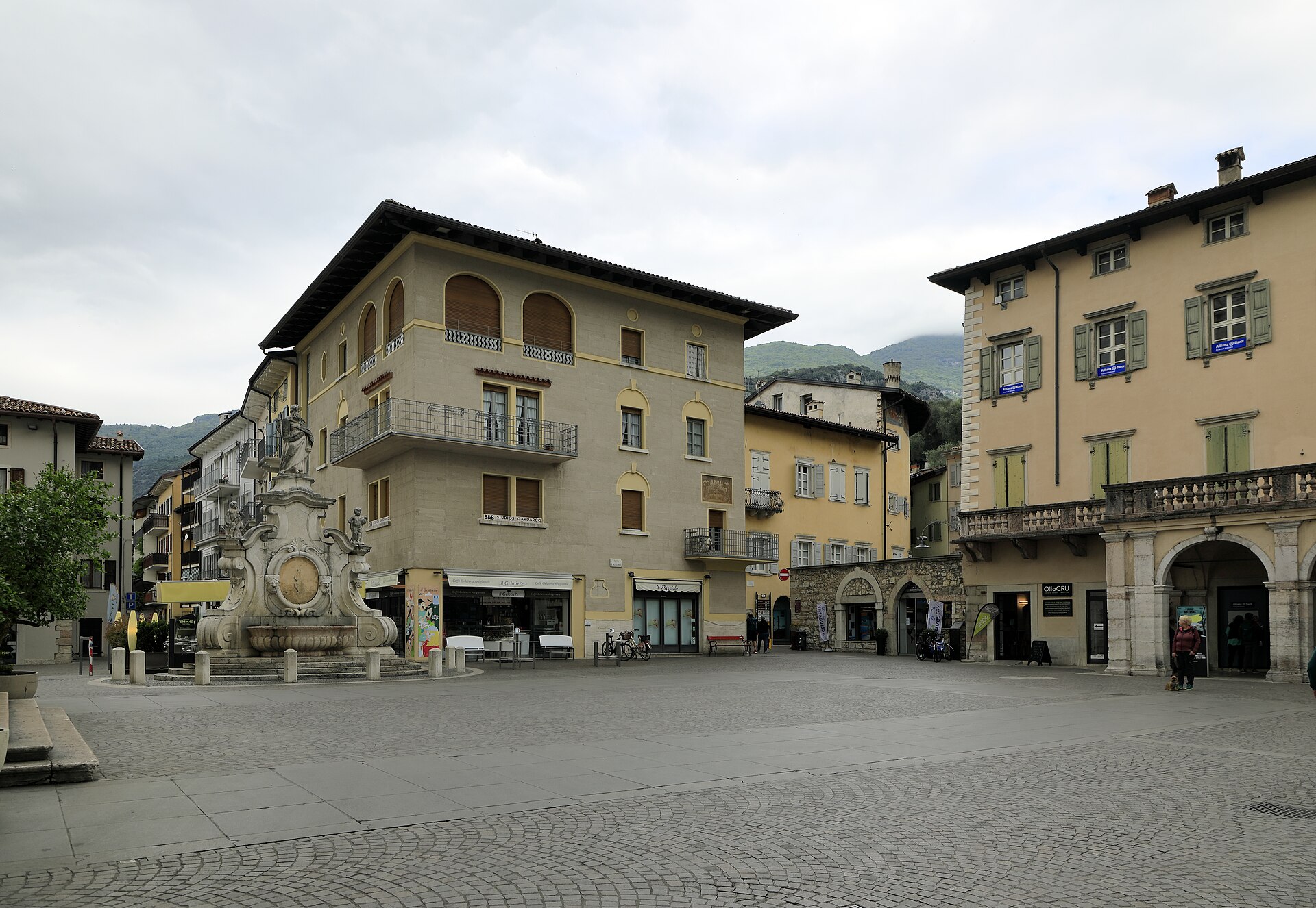 Piazza III Novembre and the Moses Fountain in Arco town centre