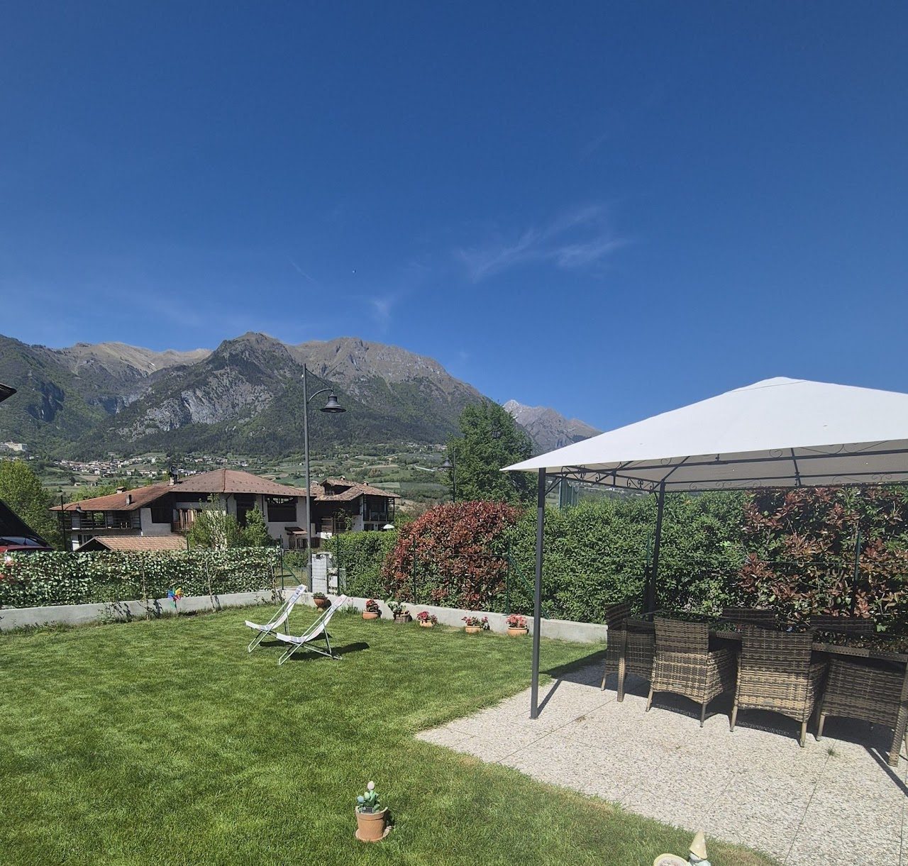 Casa Regina 21 garden with mountain views